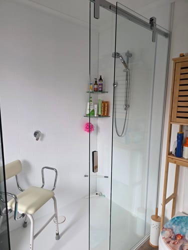 Reviewer's clean KoalaCloth XXL Bundle shower glass, showing a sparkling streak-free finish.
